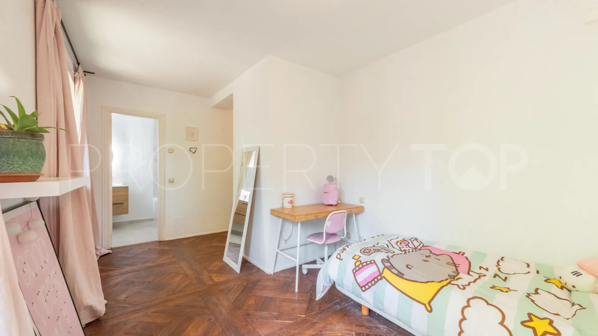 Comprar villa de 4 dormitorios en Atalaya