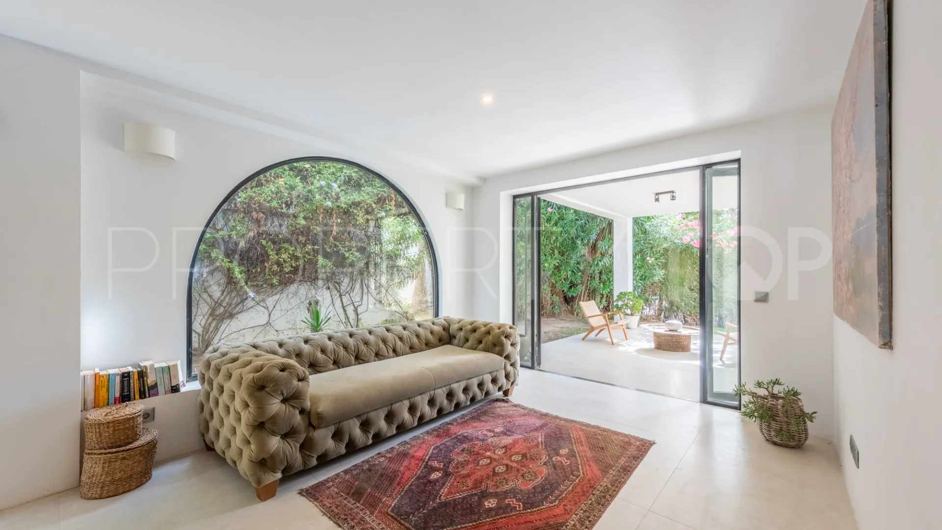 Comprar villa de 4 dormitorios en Atalaya