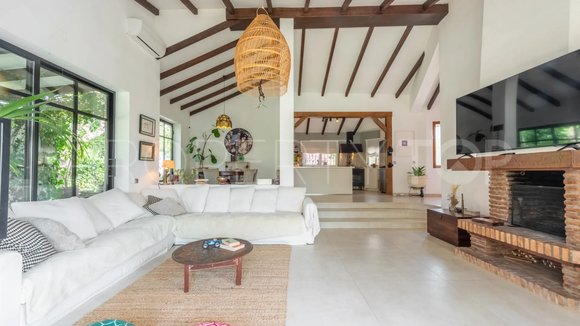 Comprar villa de 4 dormitorios en Atalaya