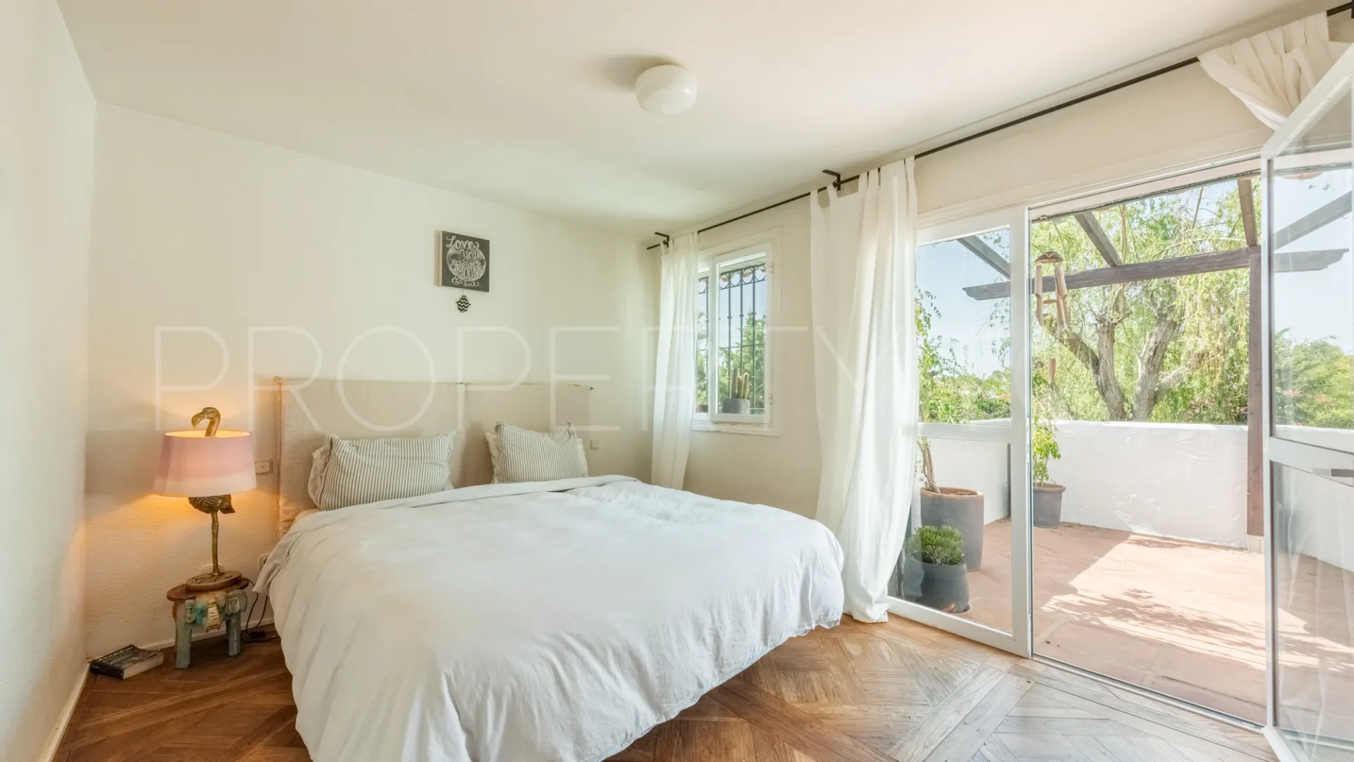 Comprar villa de 4 dormitorios en Atalaya