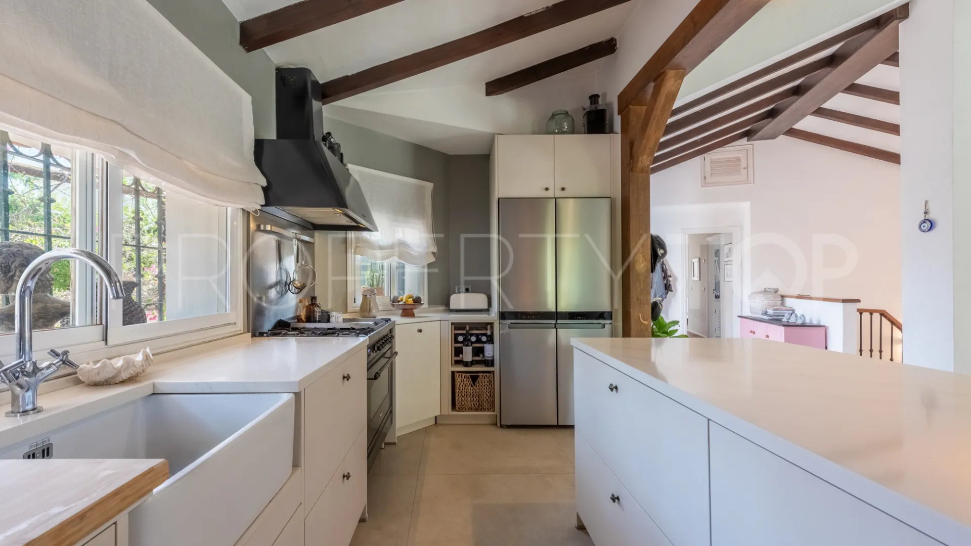 Comprar villa de 4 dormitorios en Atalaya