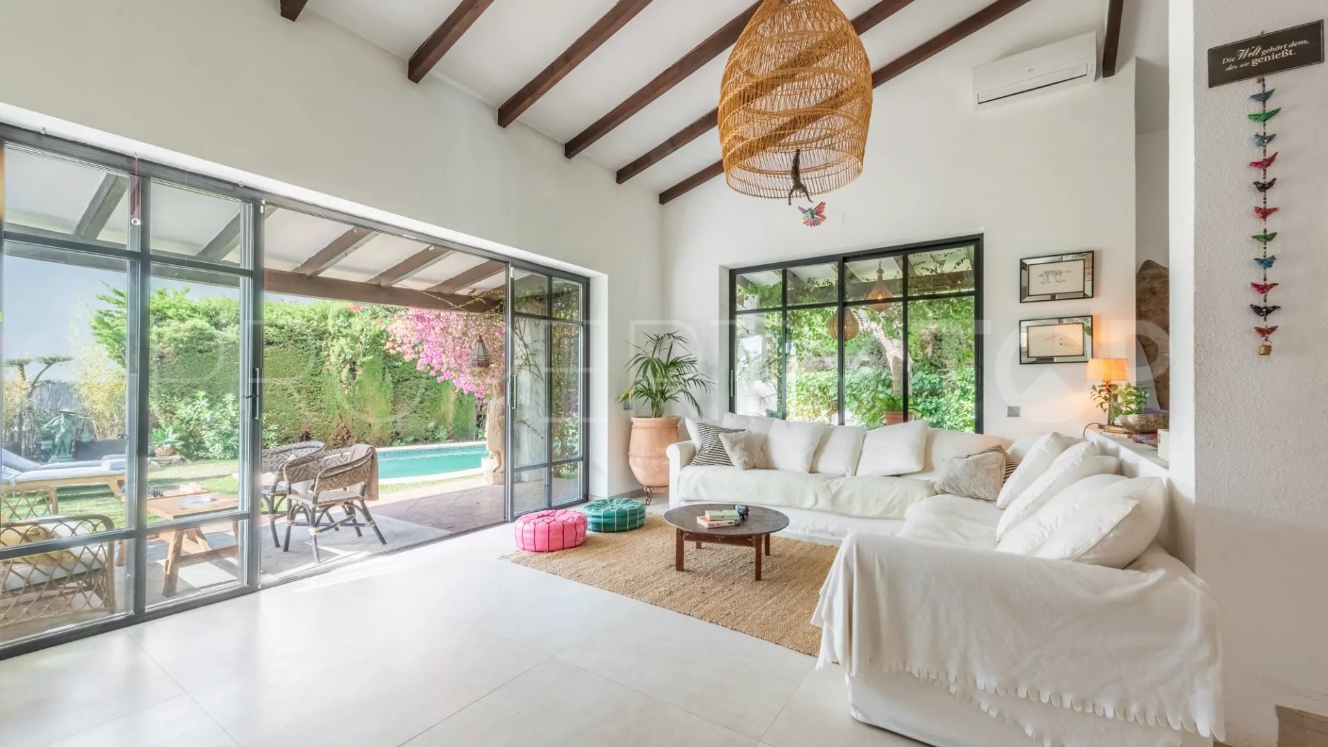 Comprar villa de 4 dormitorios en Atalaya