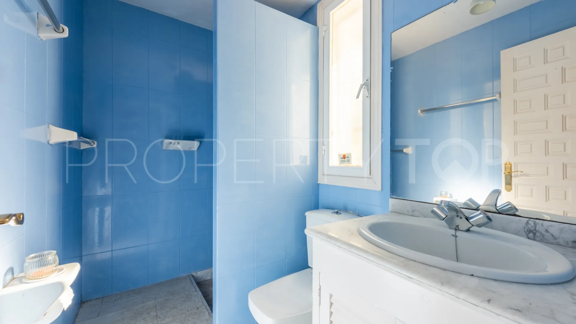 Comprar villa de 4 dormitorios en Atalaya