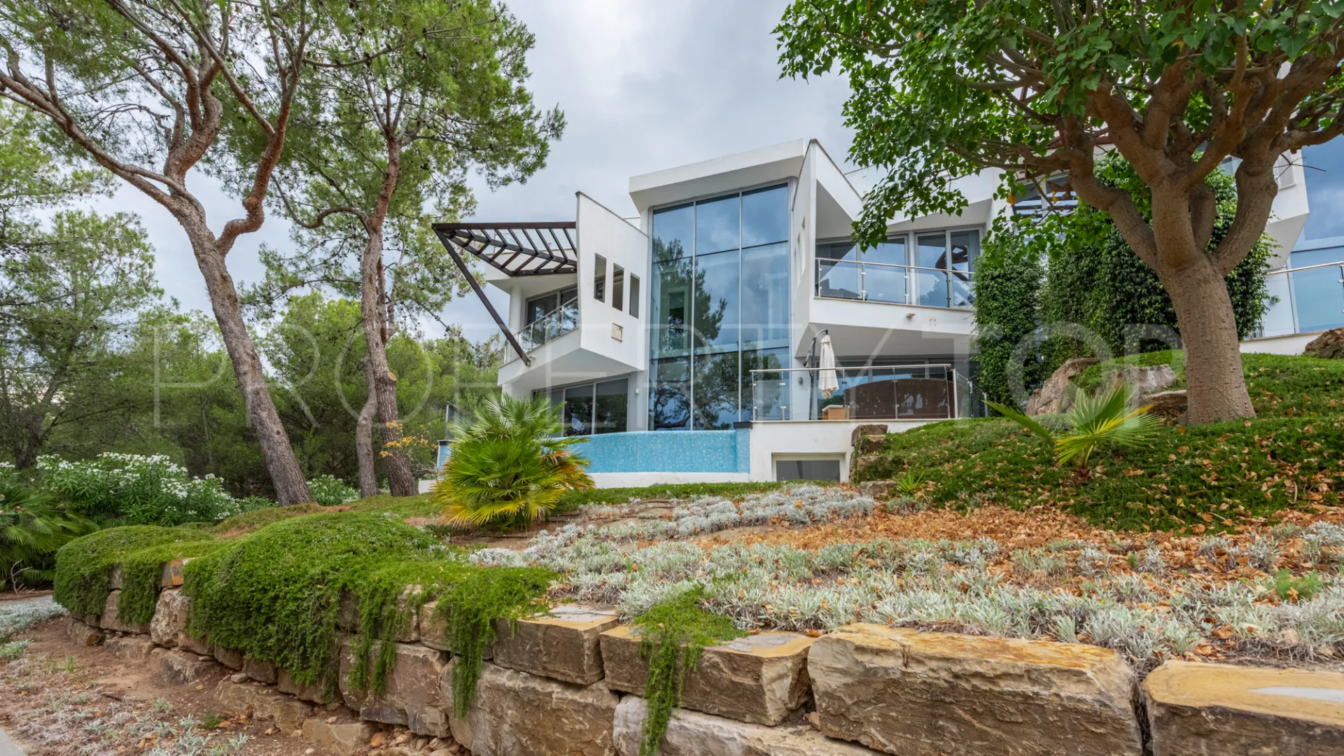 Semi detached villa in Meisho Hills for sale