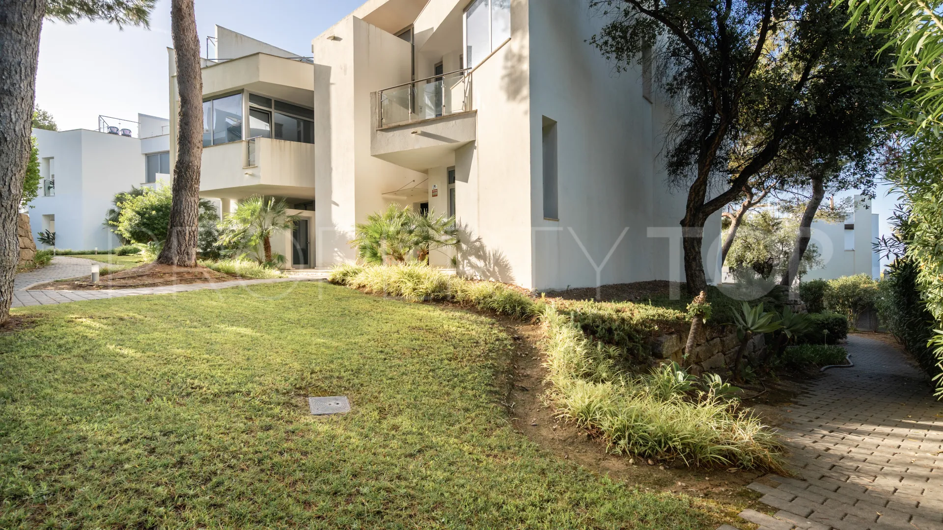 Semi detached villa in Meisho Hills for sale