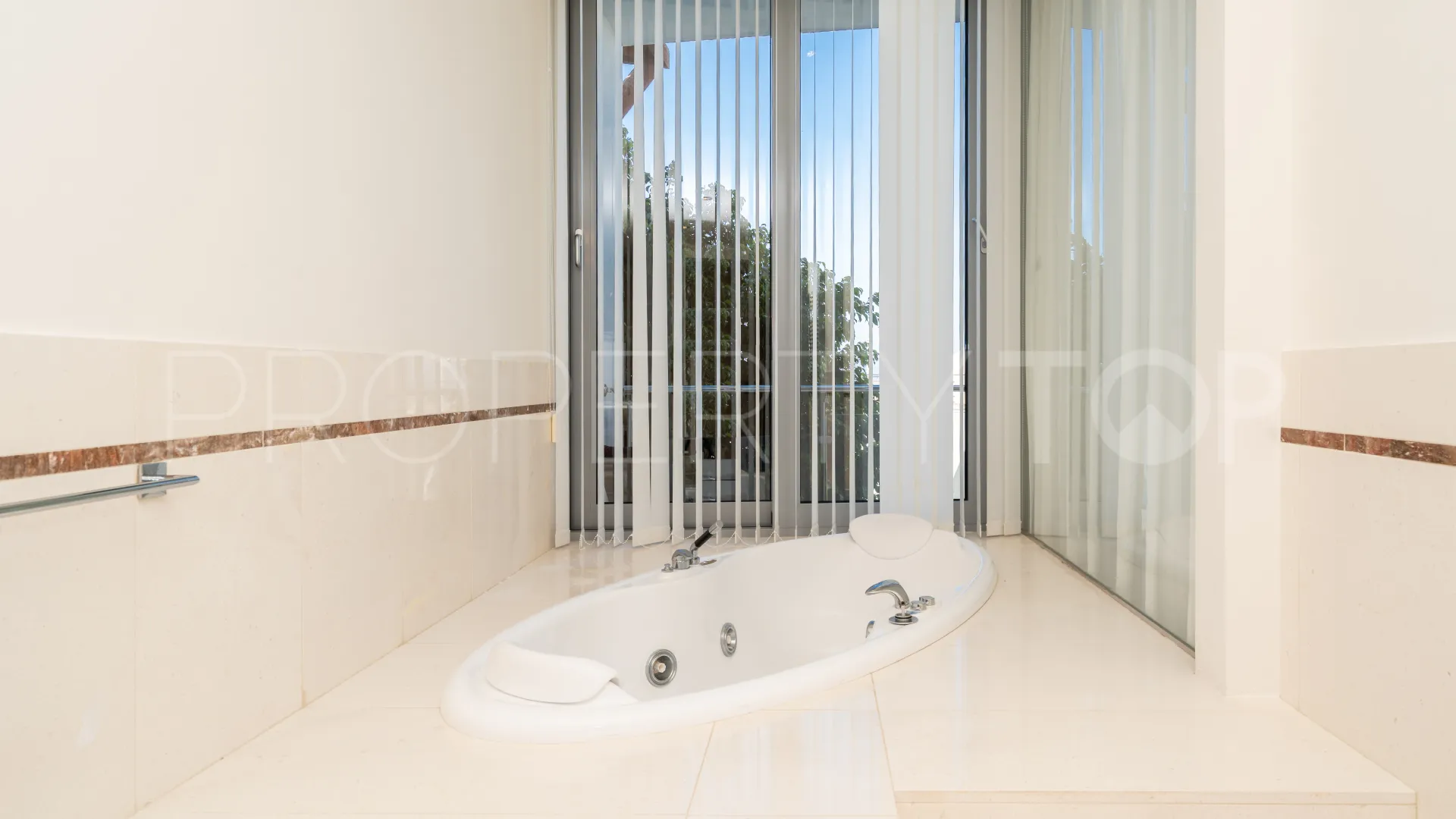 Semi detached villa in Meisho Hills for sale