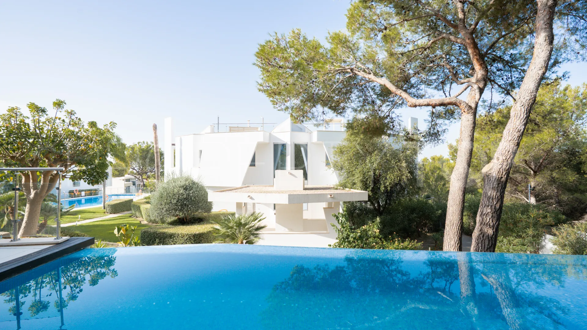 Semi detached villa in Meisho Hills for sale