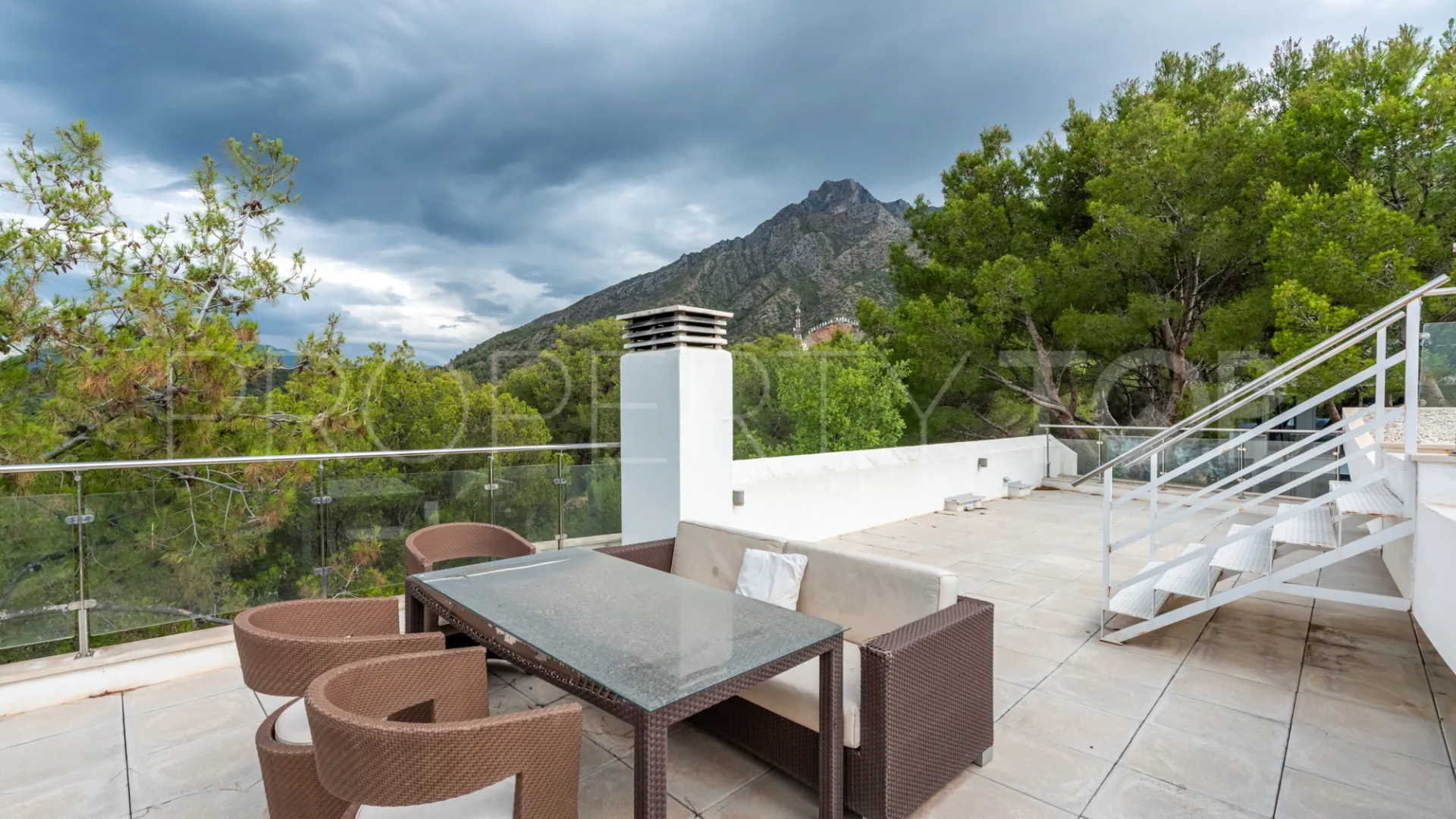 Semi detached villa in Meisho Hills for sale
