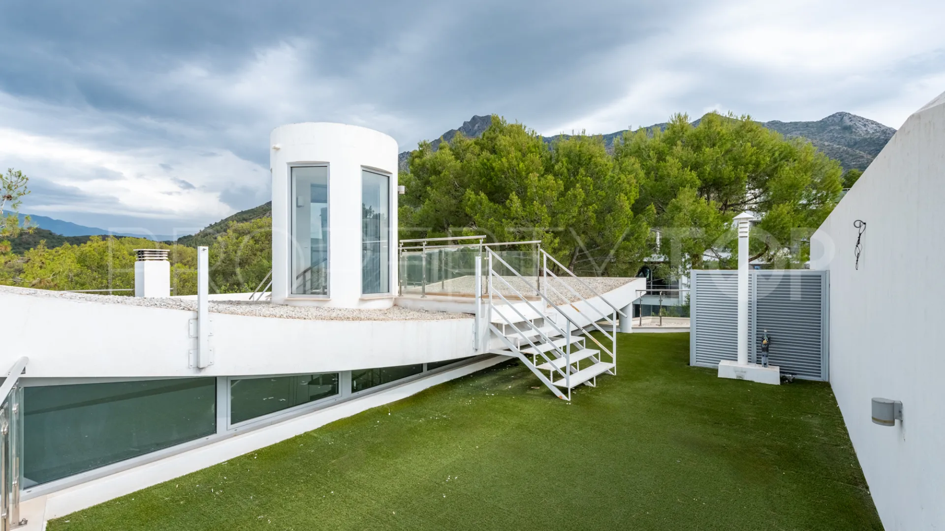 Semi detached villa in Meisho Hills for sale