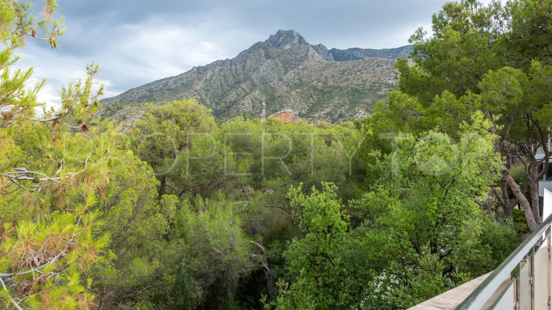 Semi detached villa in Meisho Hills for sale