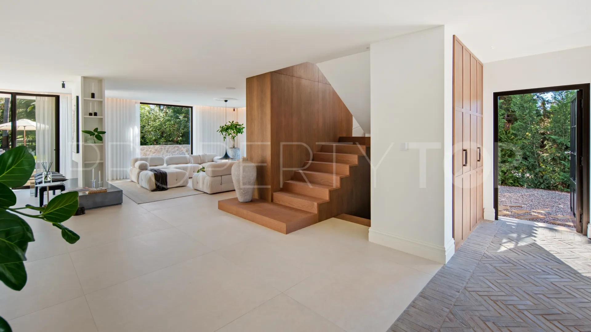 Villa with 4 bedrooms for sale in Nueva Andalucia