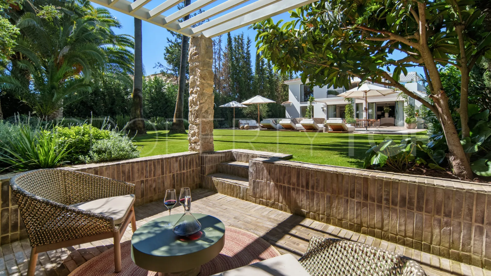 Villa with 4 bedrooms for sale in Nueva Andalucia