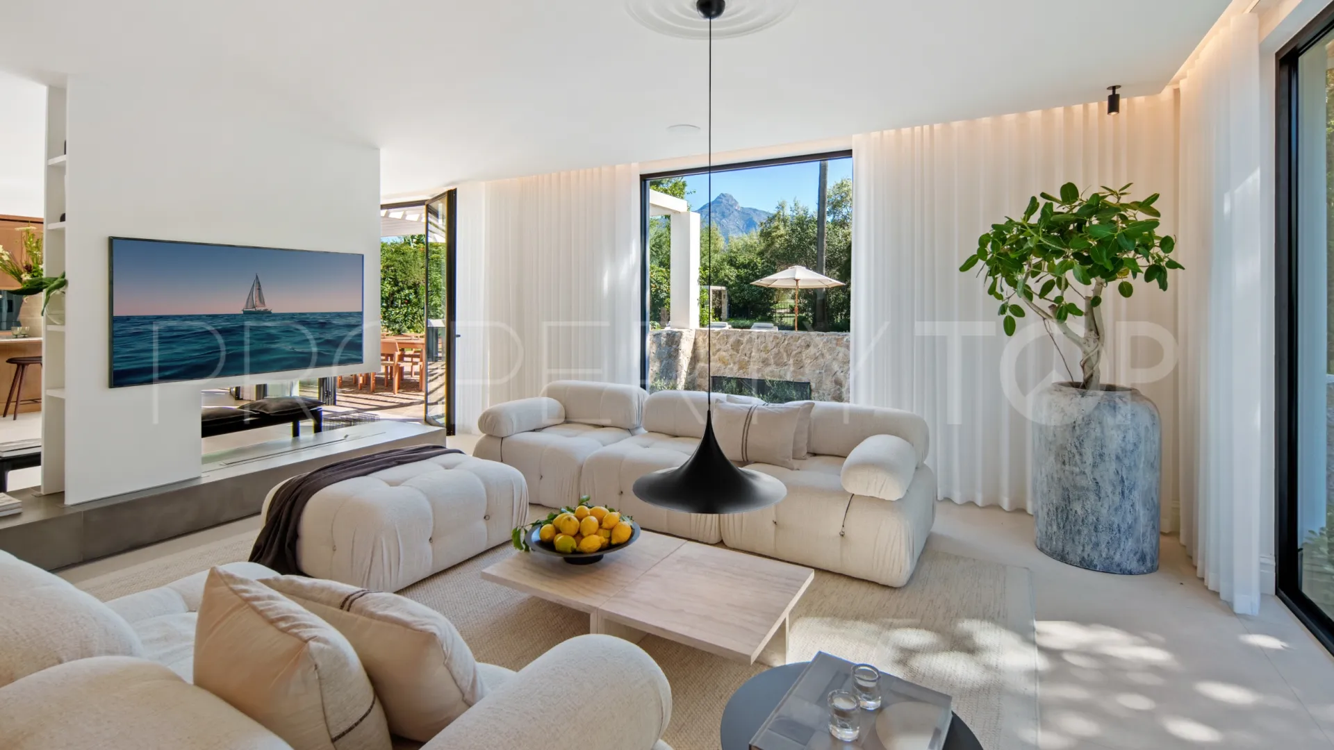 Villa with 4 bedrooms for sale in Nueva Andalucia