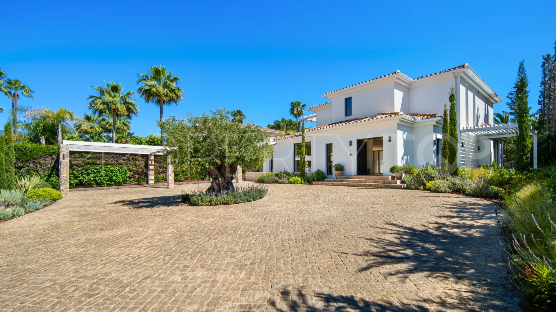 Villa with 4 bedrooms for sale in Nueva Andalucia