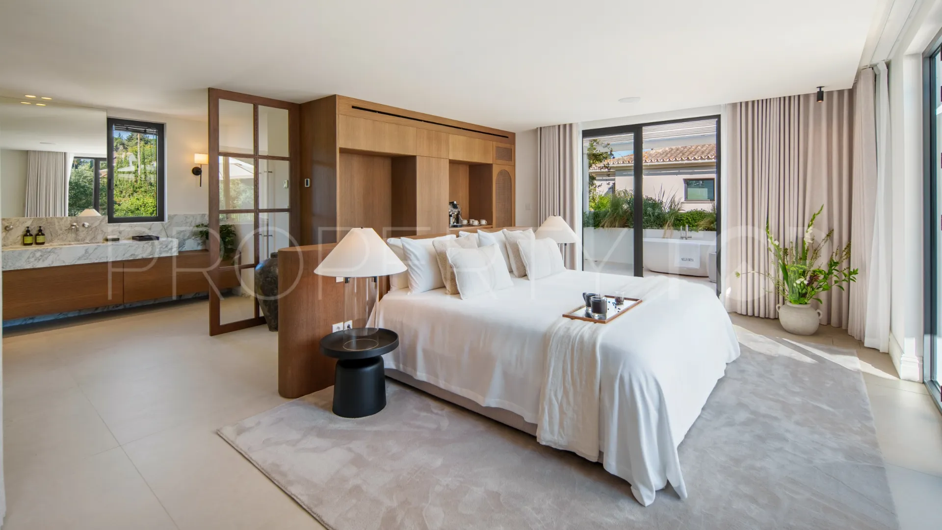 Villa with 4 bedrooms for sale in Nueva Andalucia
