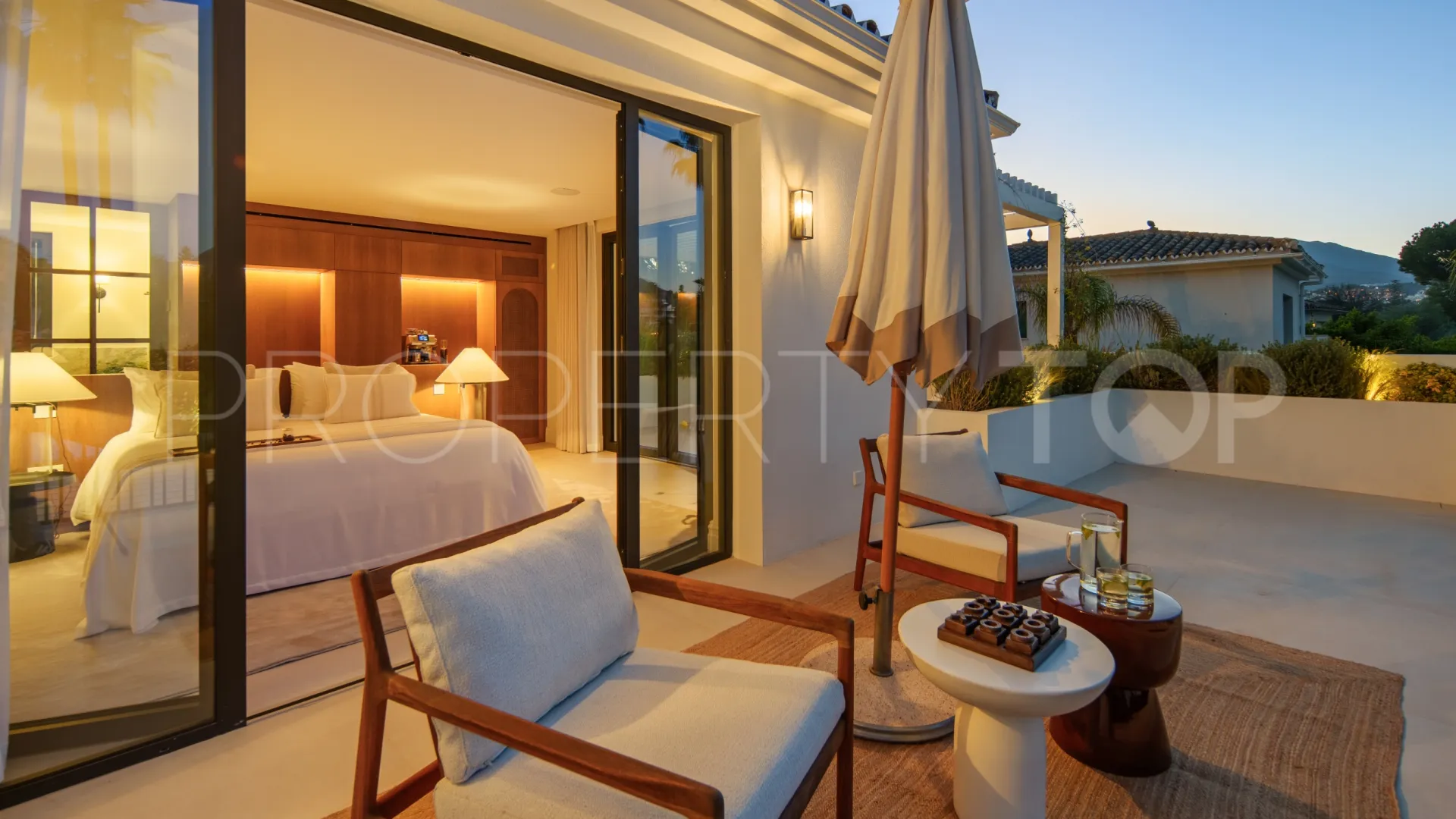 Villa with 4 bedrooms for sale in Nueva Andalucia