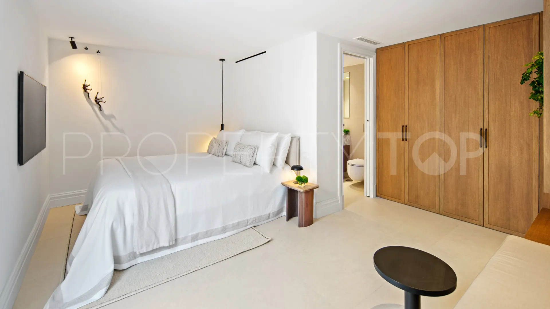 Villa with 4 bedrooms for sale in Nueva Andalucia