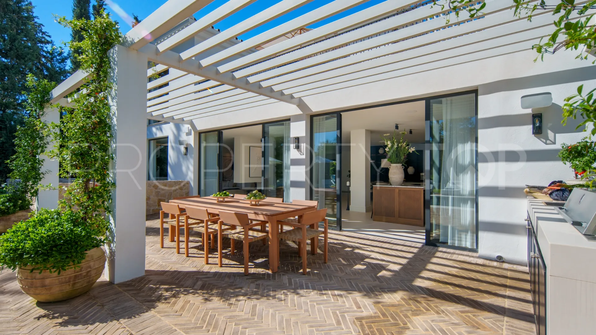 Villa with 4 bedrooms for sale in Nueva Andalucia