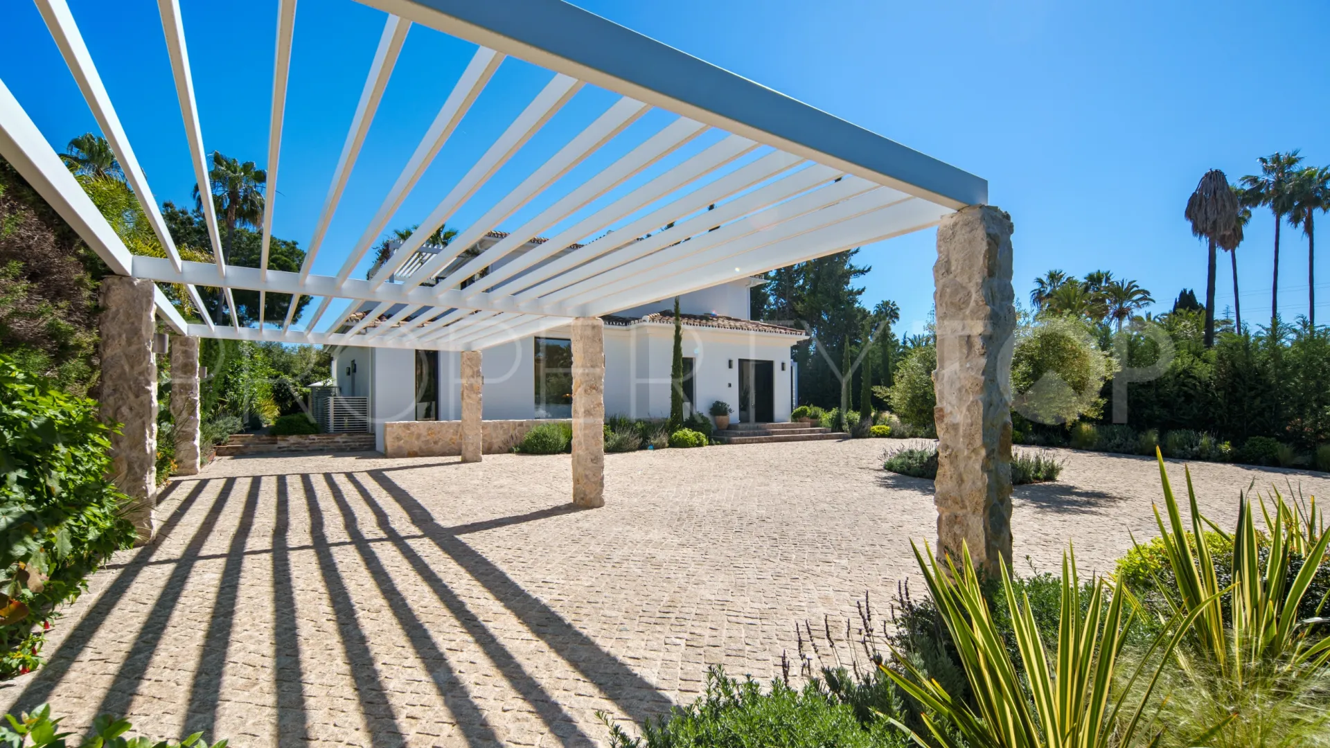 Villa with 4 bedrooms for sale in Nueva Andalucia