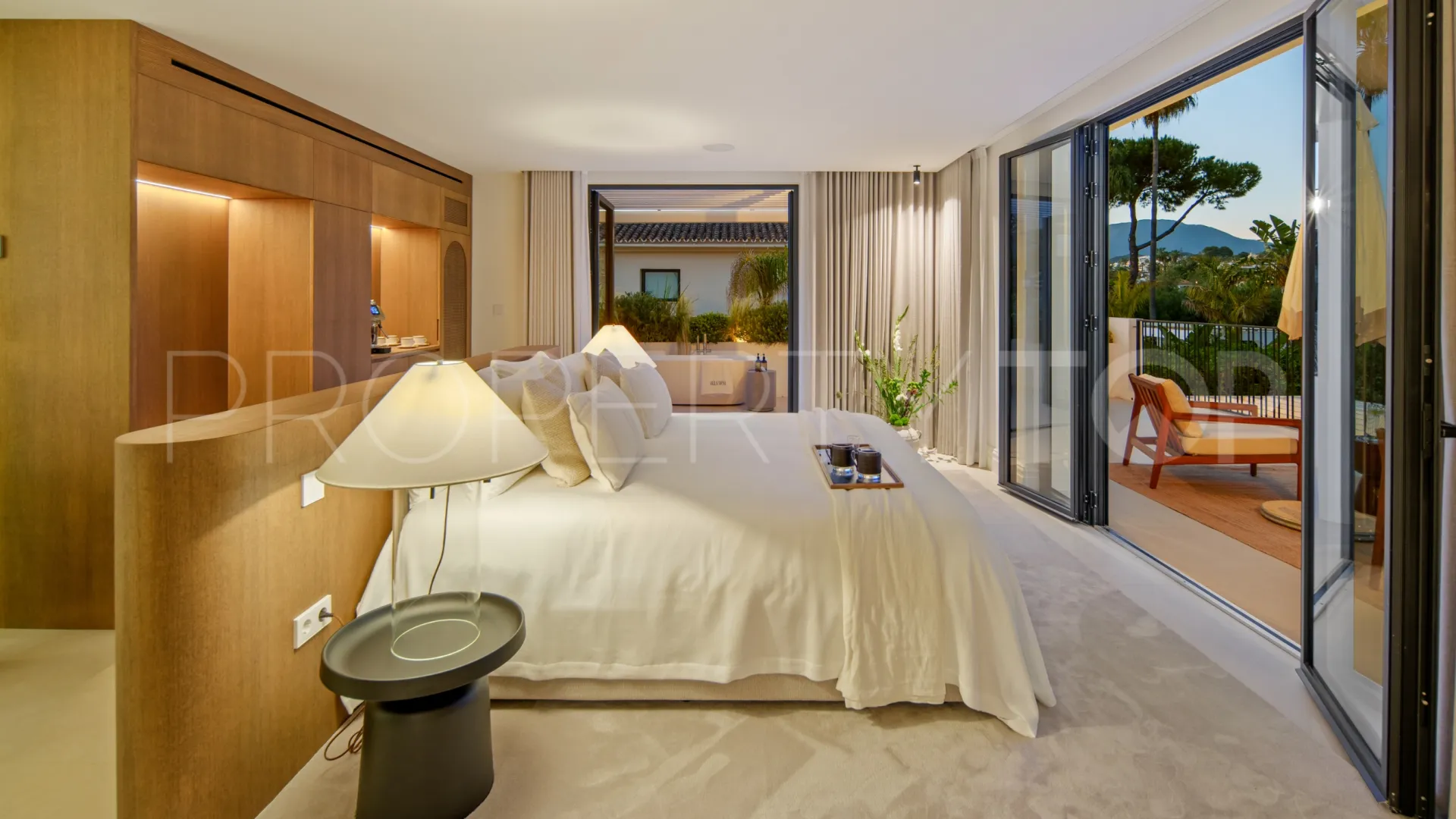 Villa with 4 bedrooms for sale in Nueva Andalucia