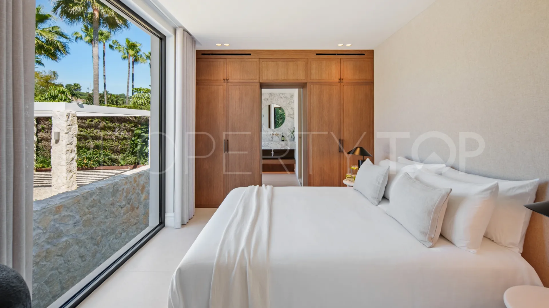 Villa with 4 bedrooms for sale in Nueva Andalucia