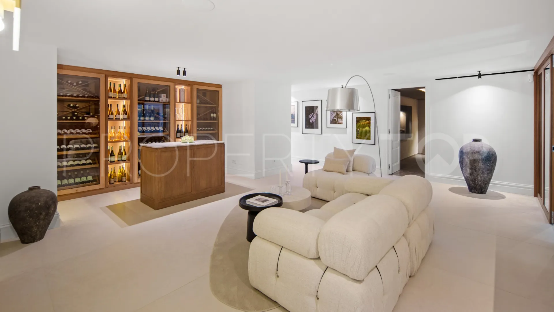 Villa with 4 bedrooms for sale in Nueva Andalucia