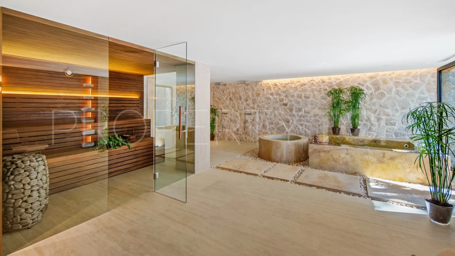 Villa with 4 bedrooms for sale in Nueva Andalucia