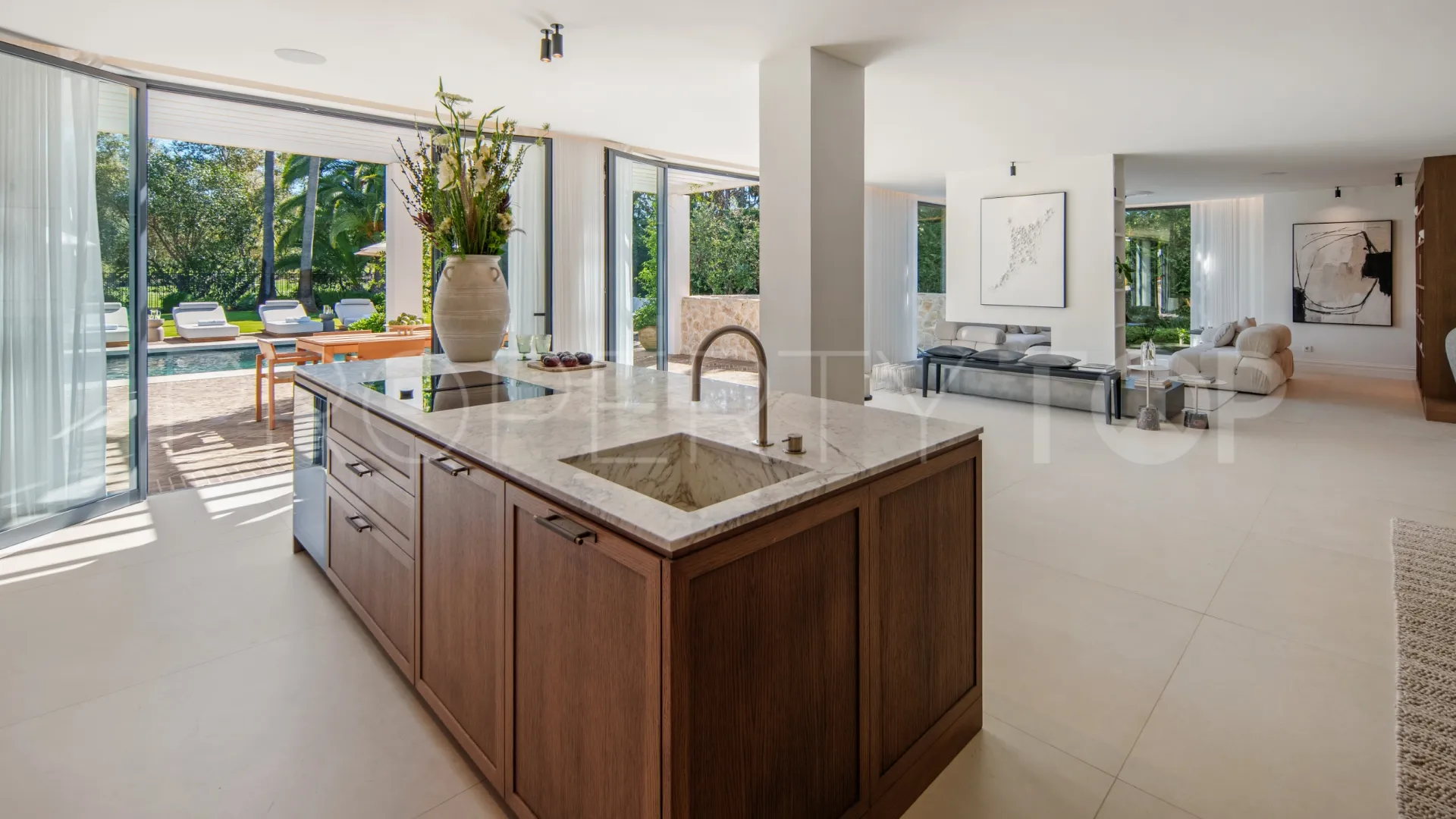 Villa with 4 bedrooms for sale in Nueva Andalucia