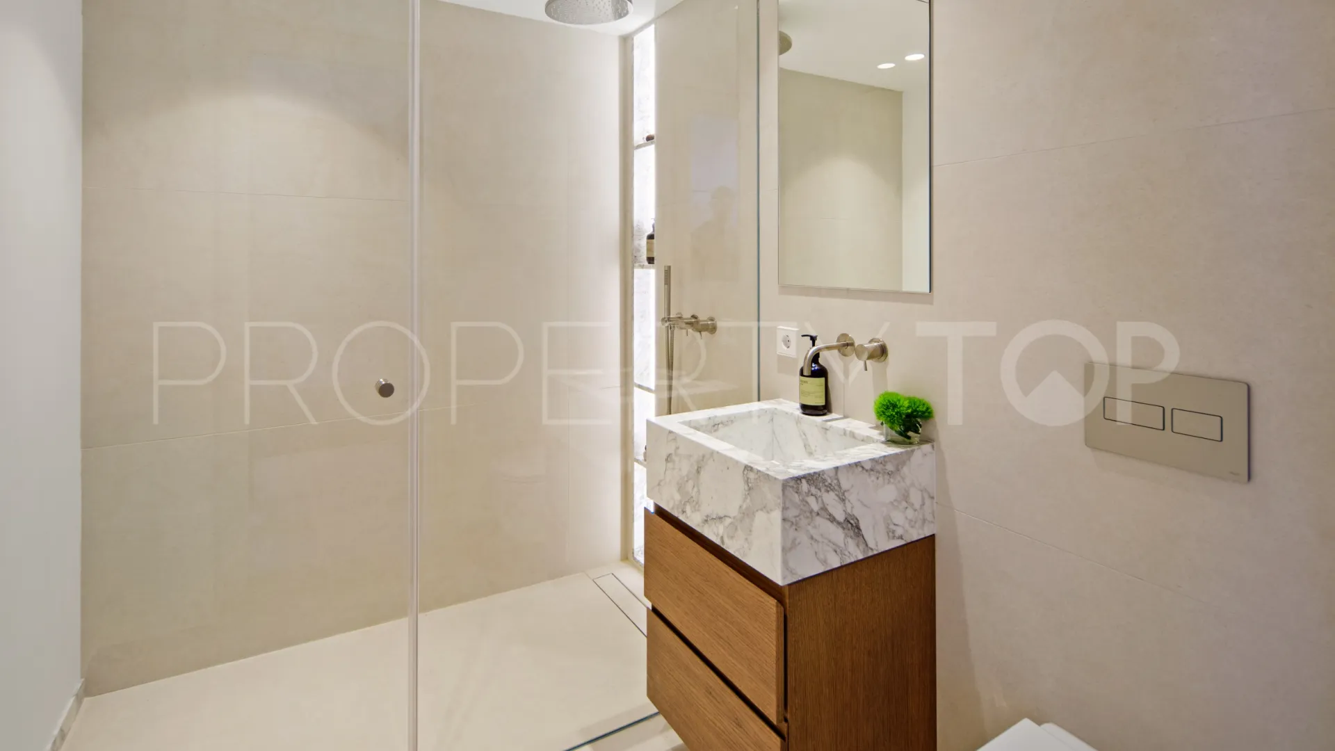 Villa with 4 bedrooms for sale in Nueva Andalucia