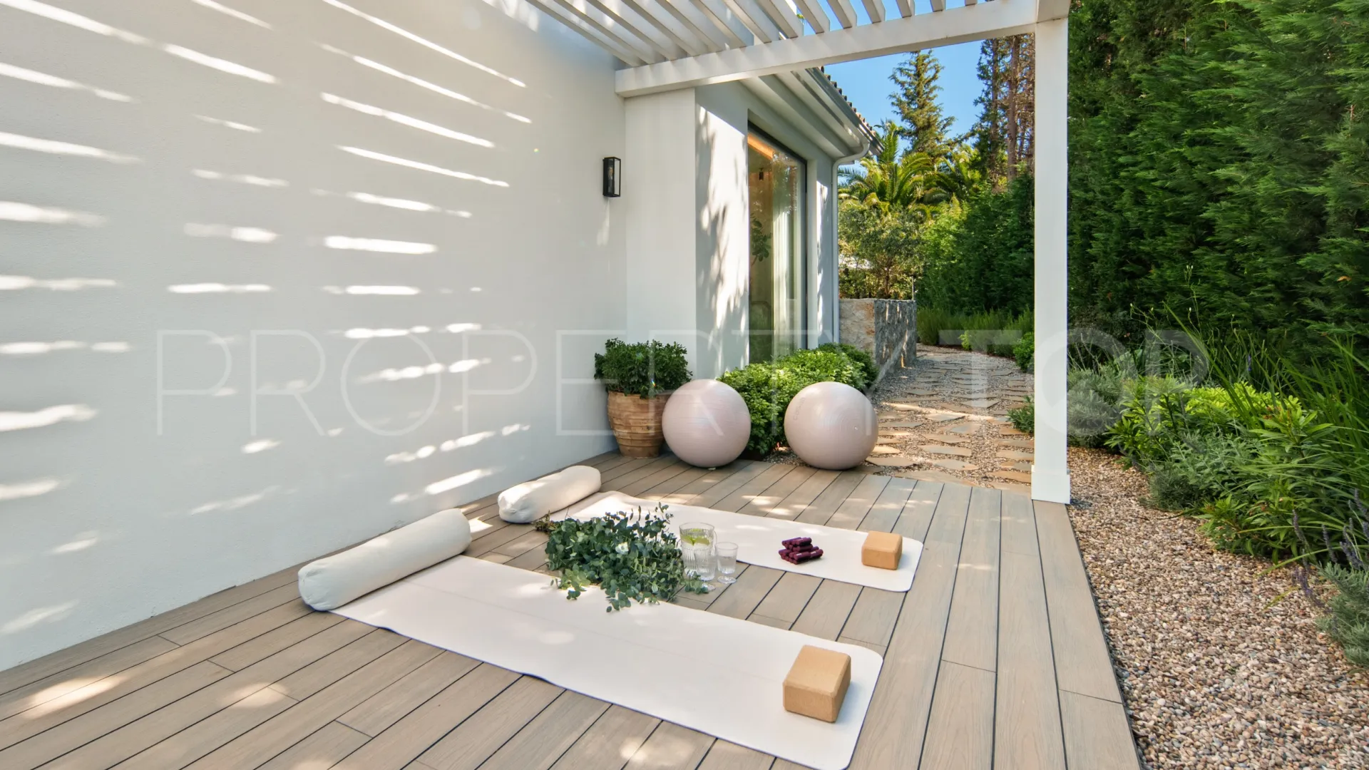 Villa with 4 bedrooms for sale in Nueva Andalucia