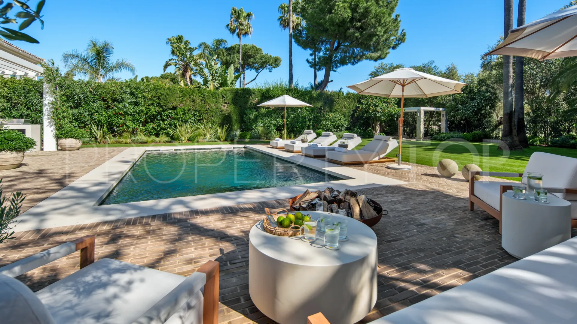 Villa with 4 bedrooms for sale in Nueva Andalucia