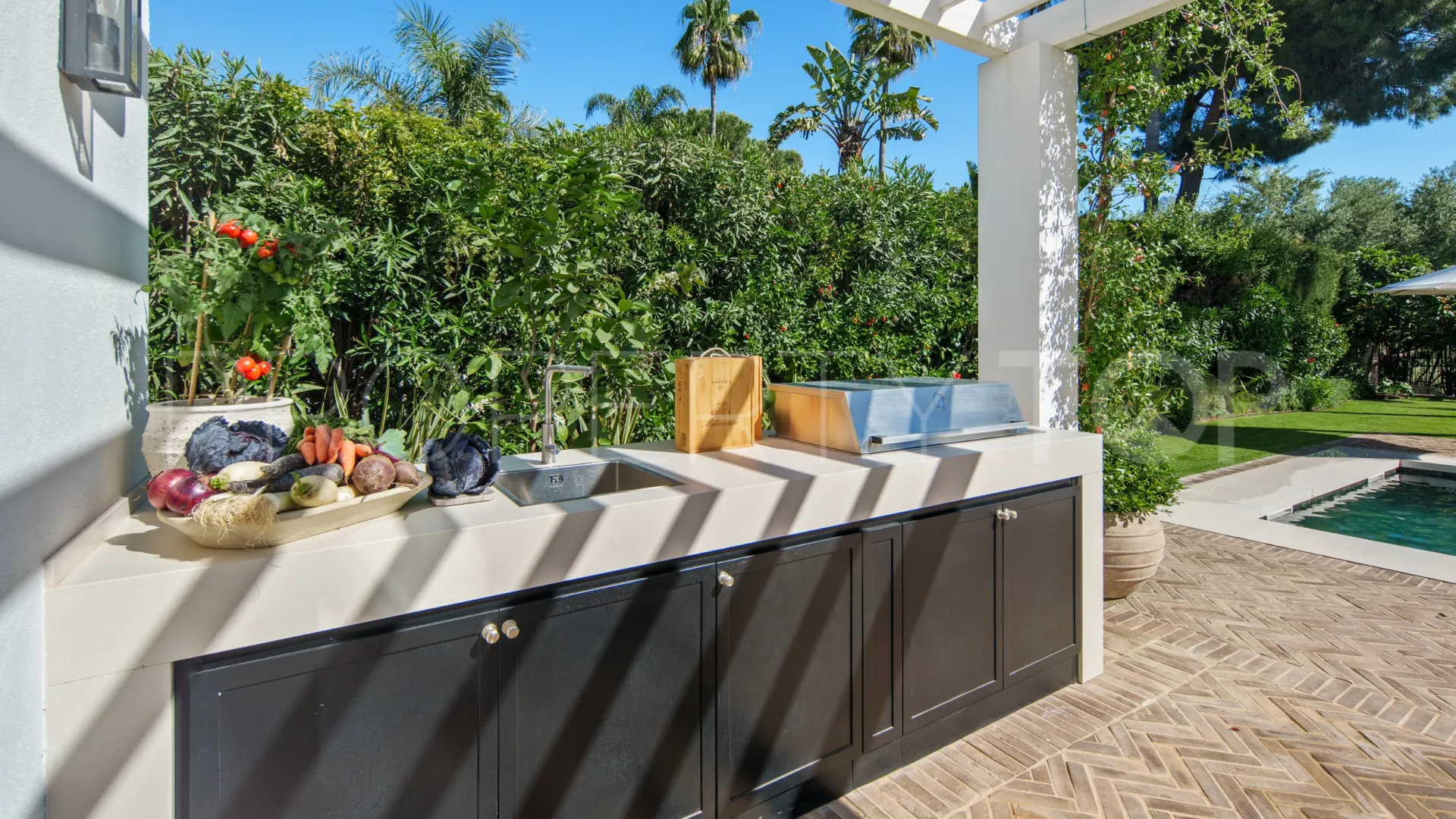 Villa with 4 bedrooms for sale in Nueva Andalucia
