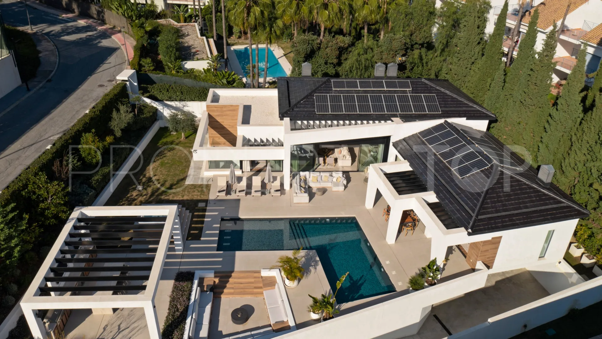 Villa in Nueva Andalucia for sale