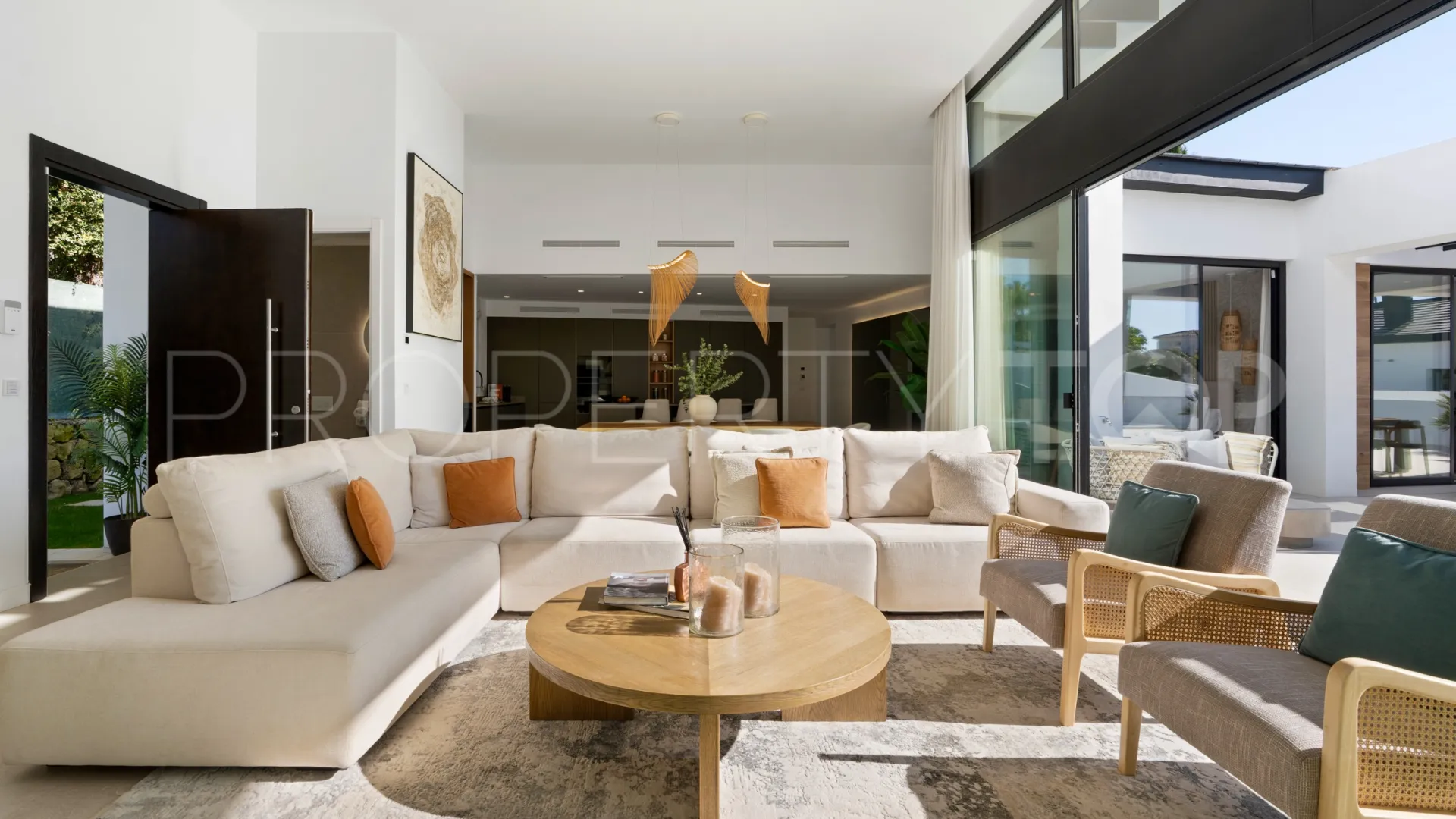 Villa in Nueva Andalucia for sale