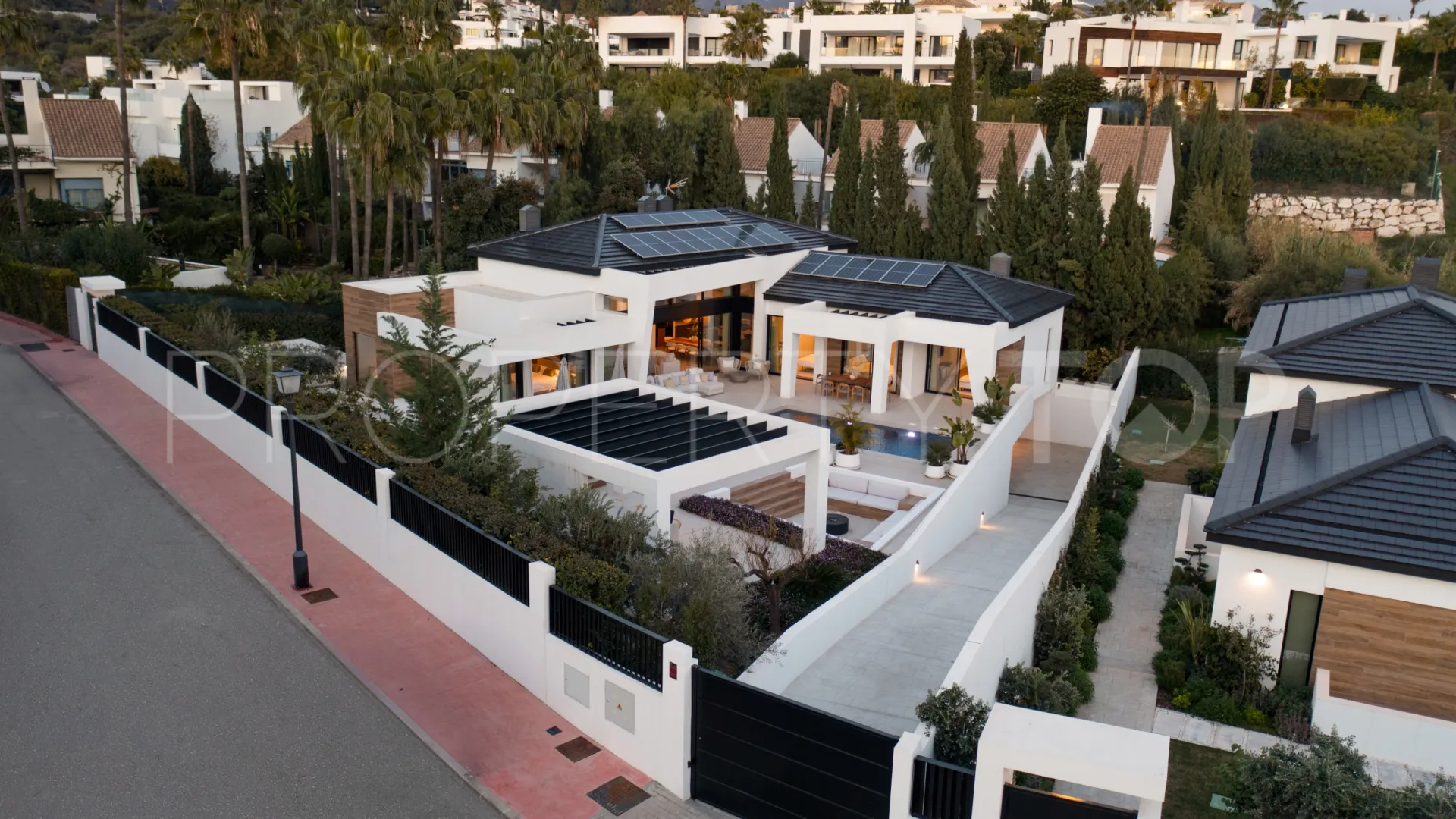 Villa in Nueva Andalucia for sale
