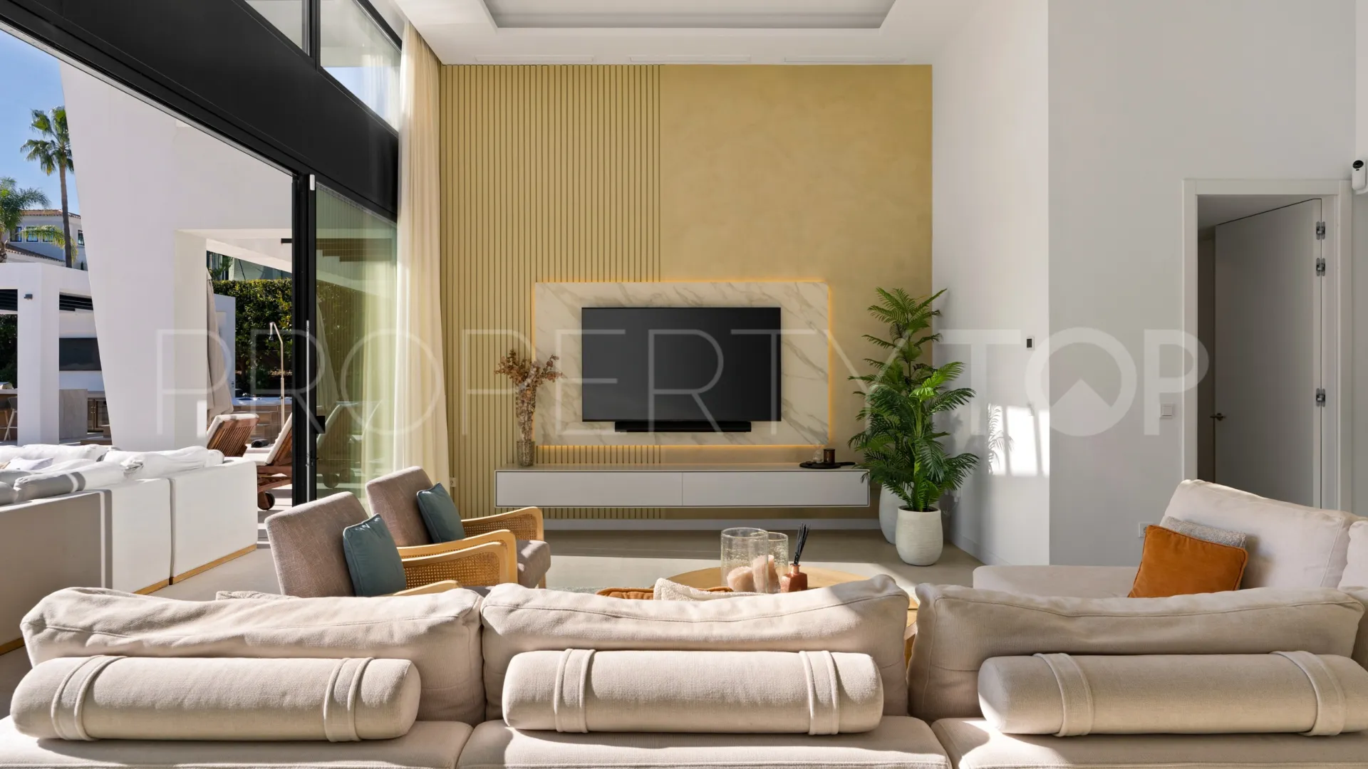 Villa in Nueva Andalucia for sale
