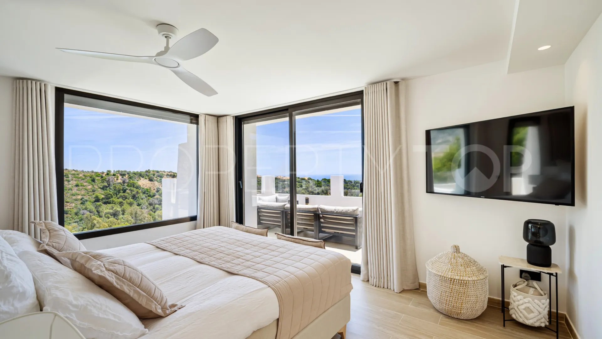 Villa en venta en Las Lomas de Nueva Andalucia