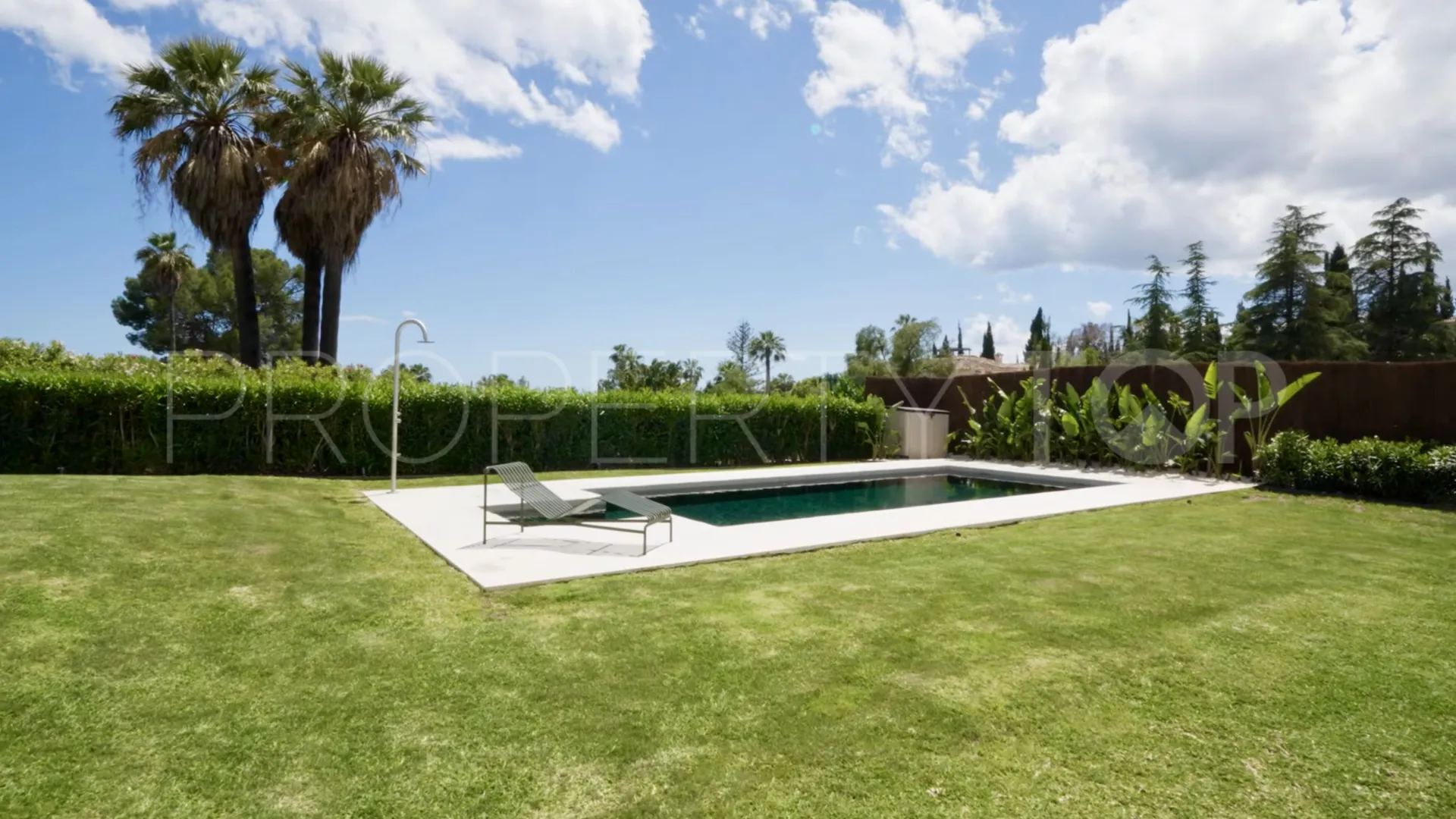 Villa for sale in Cascada de Camojan