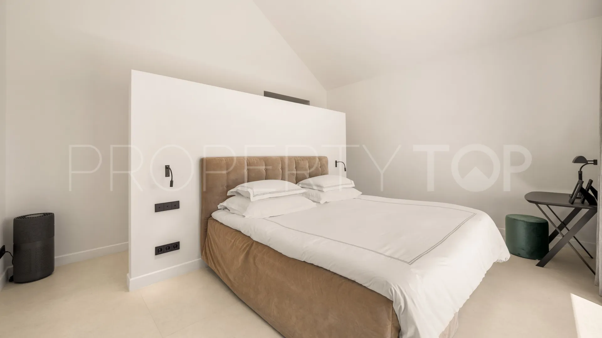 Villa for sale in Cascada de Camojan