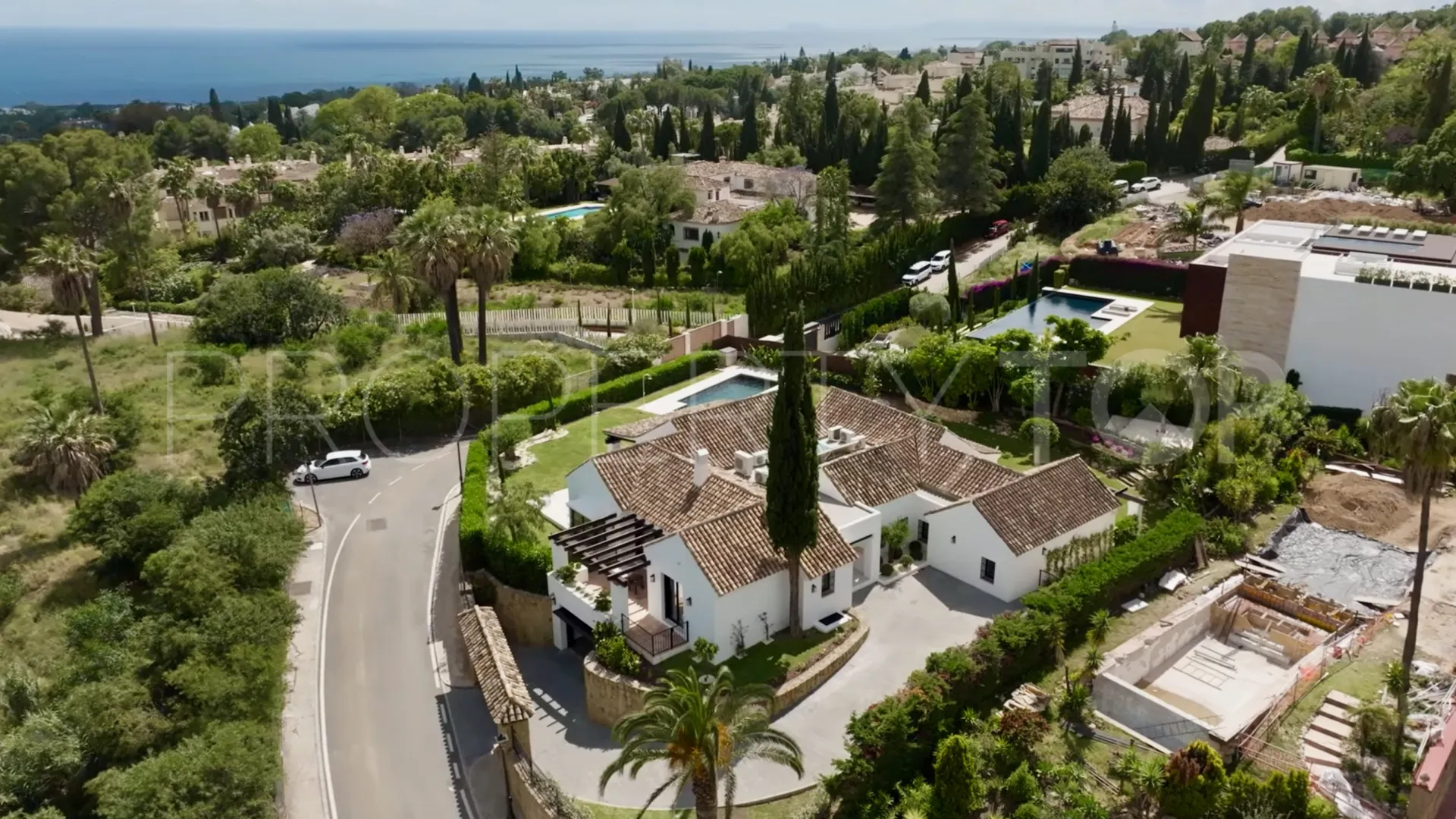 Villa for sale in Cascada de Camojan