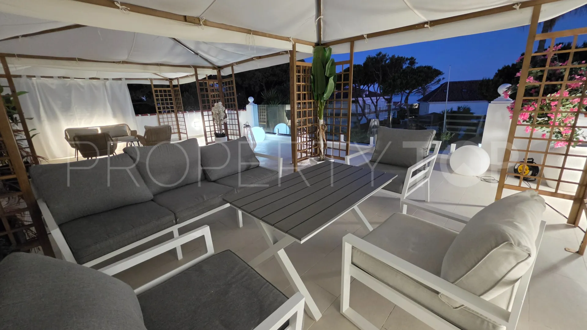 Villa for sale in Rancho Park