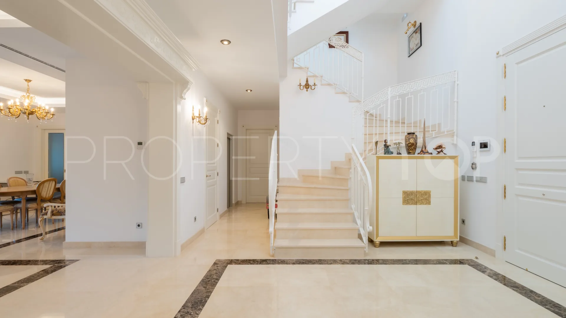 Villa a la venta en Casasola de 7 dormitorios