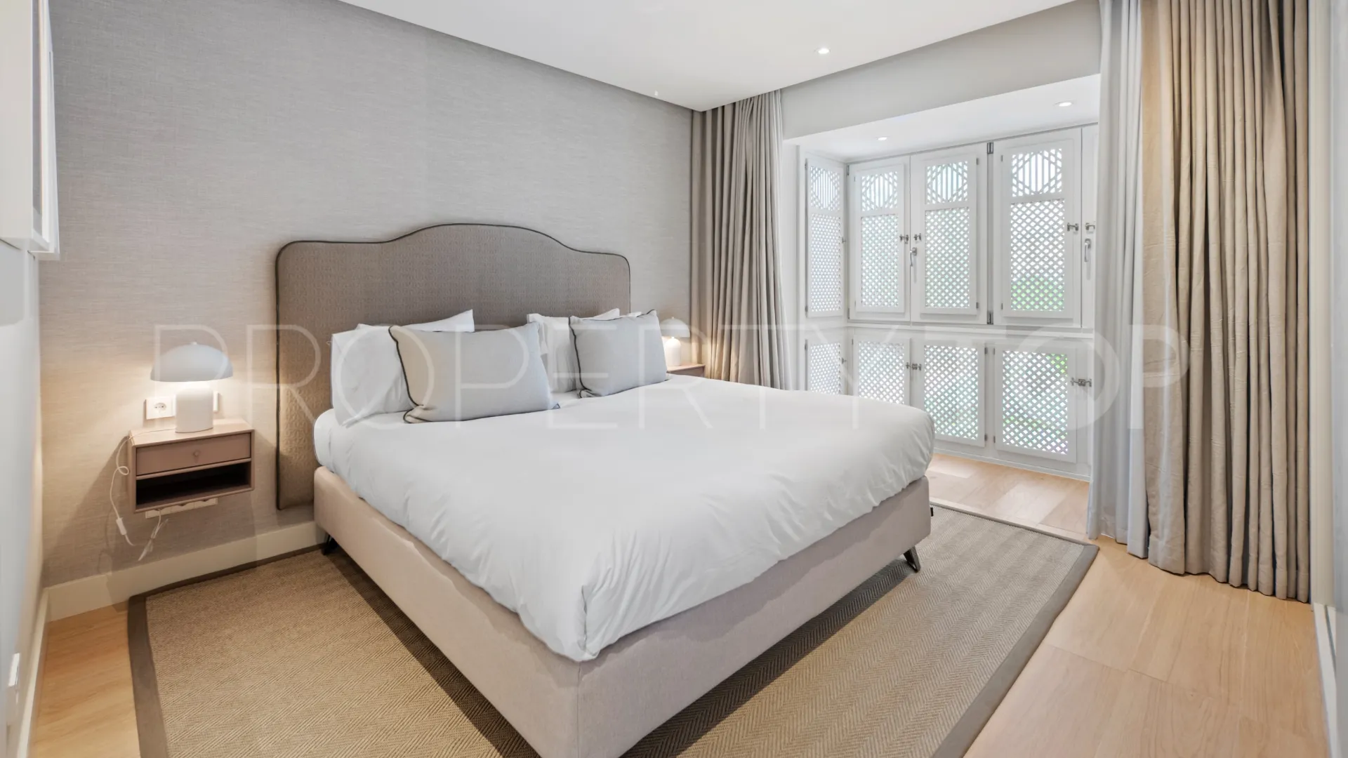 Marina Puente Romano, apartamento planta baja en venta