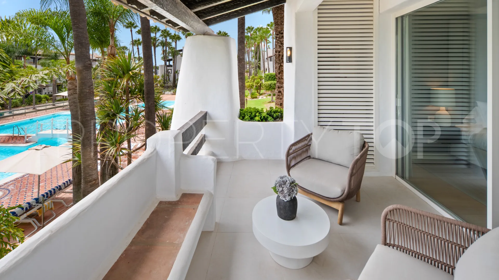 Marina Puente Romano, apartamento planta baja en venta