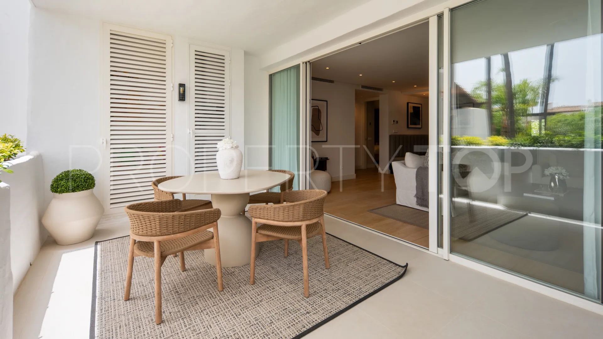 Marina Puente Romano, apartamento planta baja en venta