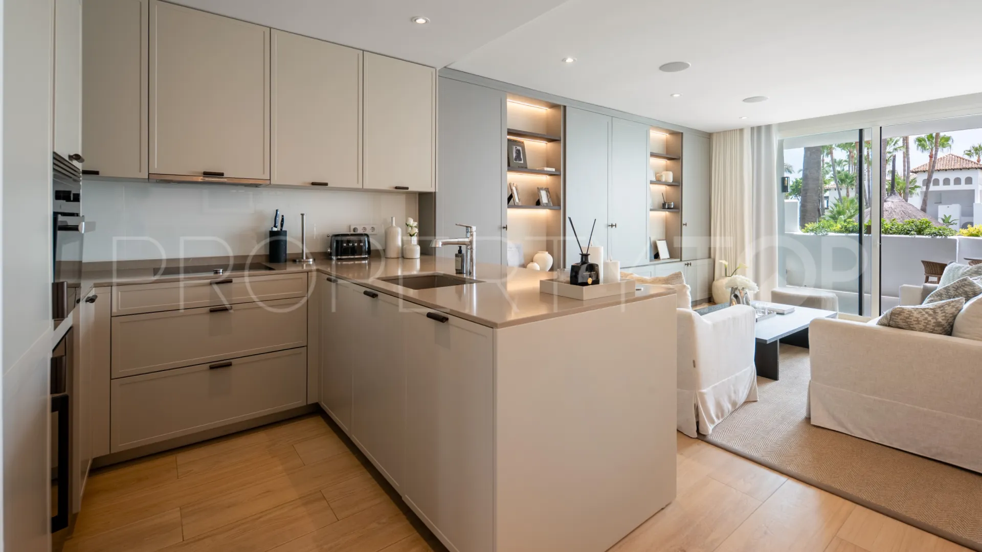 Marina Puente Romano, apartamento planta baja en venta