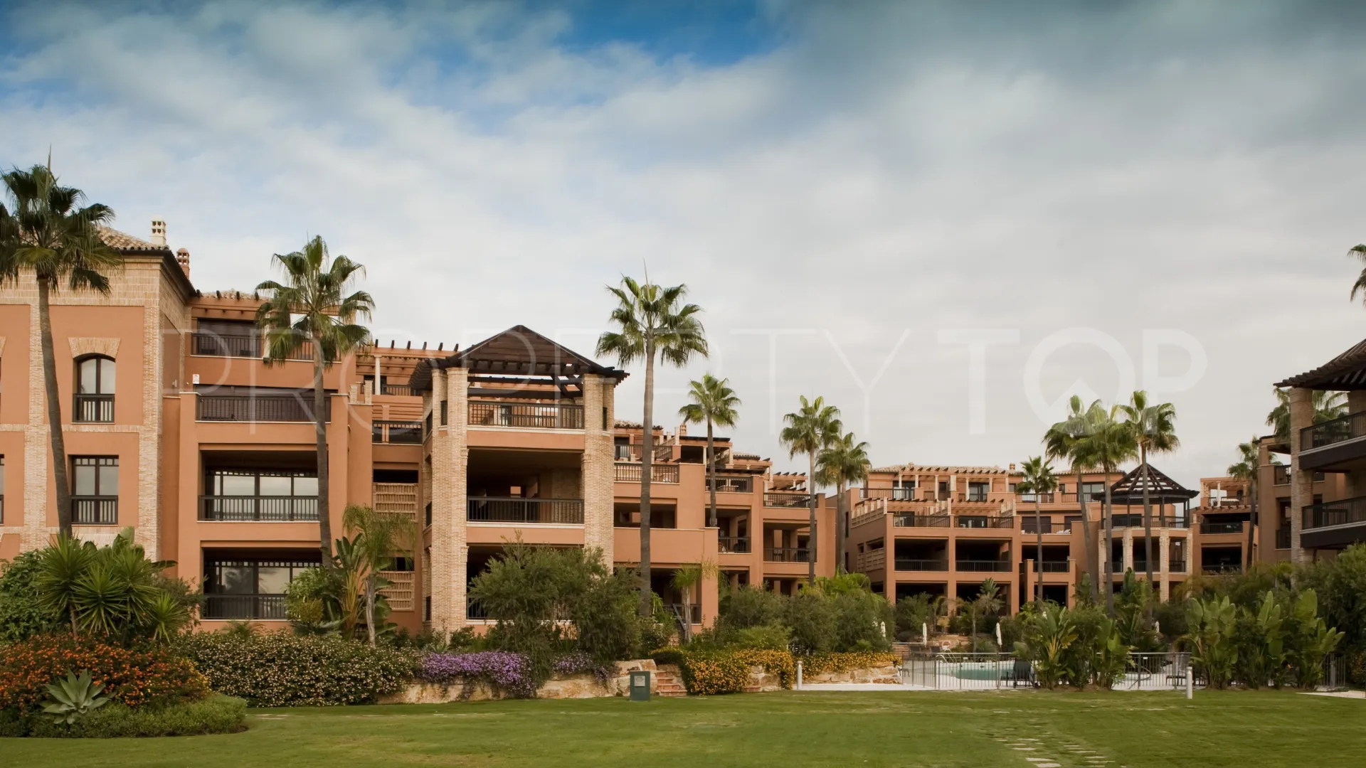 Ground floor apartment for sale in Casablanca Beach
