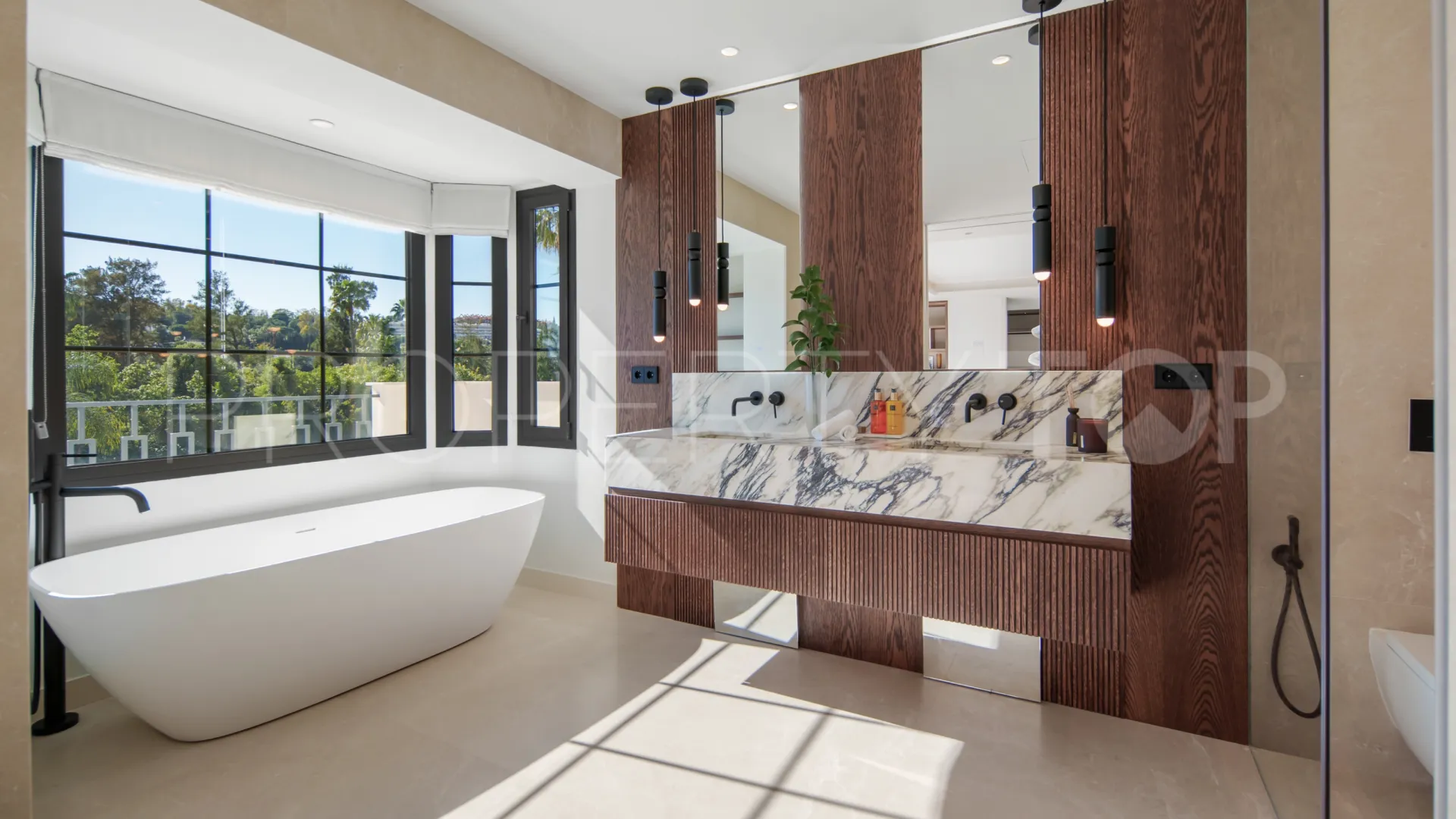 For sale Nueva Andalucia 6 bedrooms villa