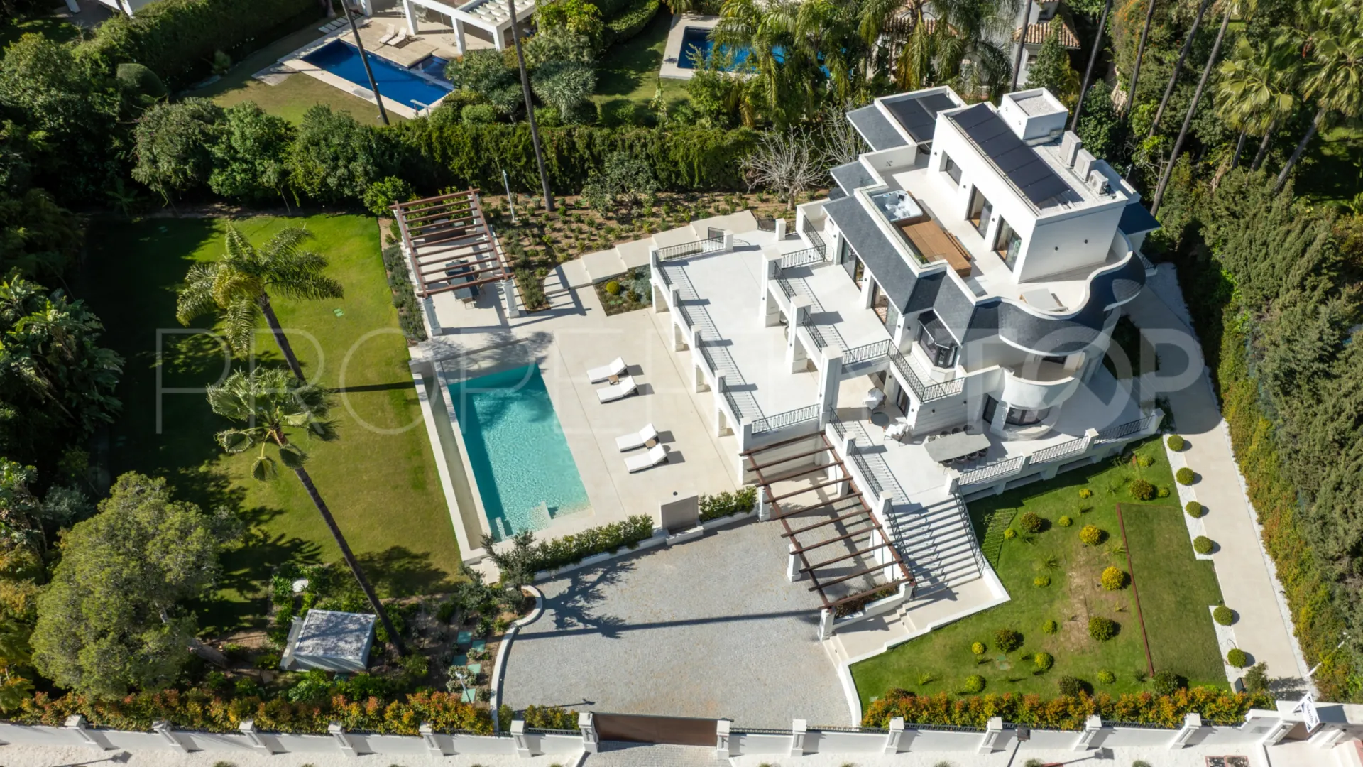 For sale Nueva Andalucia 6 bedrooms villa