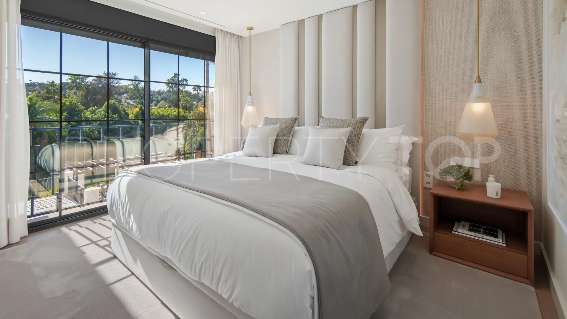 For sale Nueva Andalucia 6 bedrooms villa